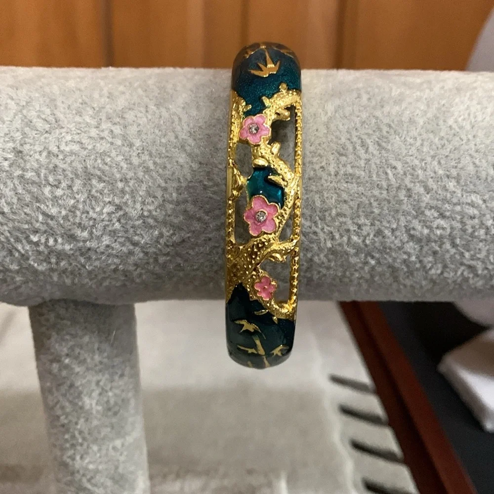 Jiu Long Xing gold tone green and pink hinge bracelet - Picture 3 of 7